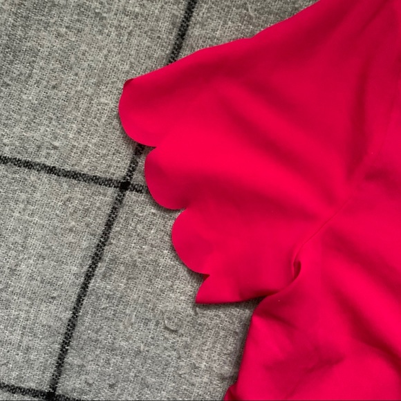 Hot pink, scalloped t-shirt - Picture 3 of 5